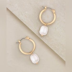 🆕 Gold Tone Removable Acrylic Pearl Huggie Earrings
